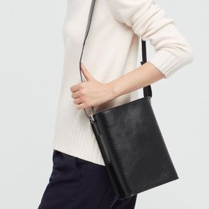 WOMEN +J LEATHER SHOULDER BAG